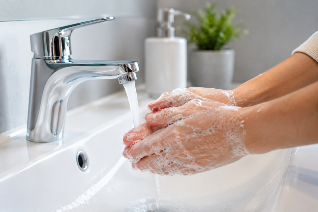 Hygiene im Büro: So bleiben Arbeitsplätze und Gemeinschaftsbereiche sauber